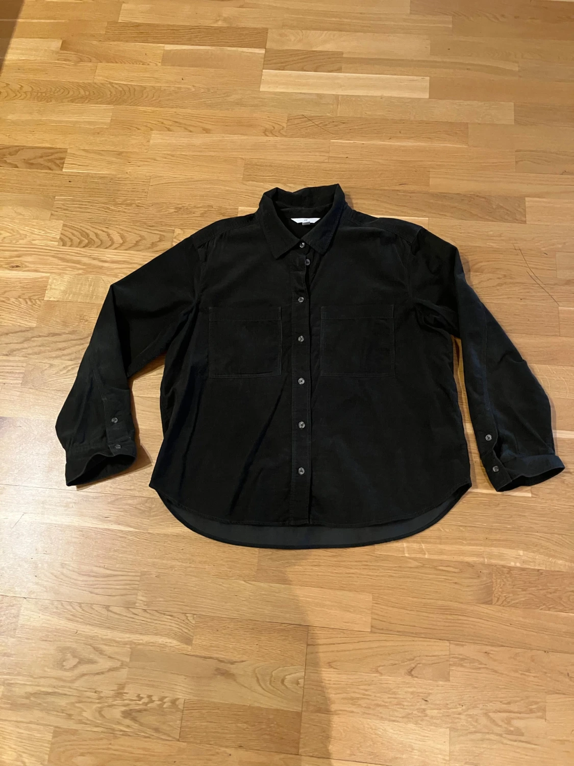 Mörkgrön smalspårig manchester skjorta med knappar