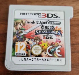Super Smash Bros. for Nintendo 3DS - Super Smash Bros. för Nintendo 3DS, original spelkassett i fint skick. Inga synliga repor eller skador på kontaktytorna. Perfekt för dig som vill spela klassiska Nintendo-karaktärer på din 3DS. Åldersgräns 12 år.
