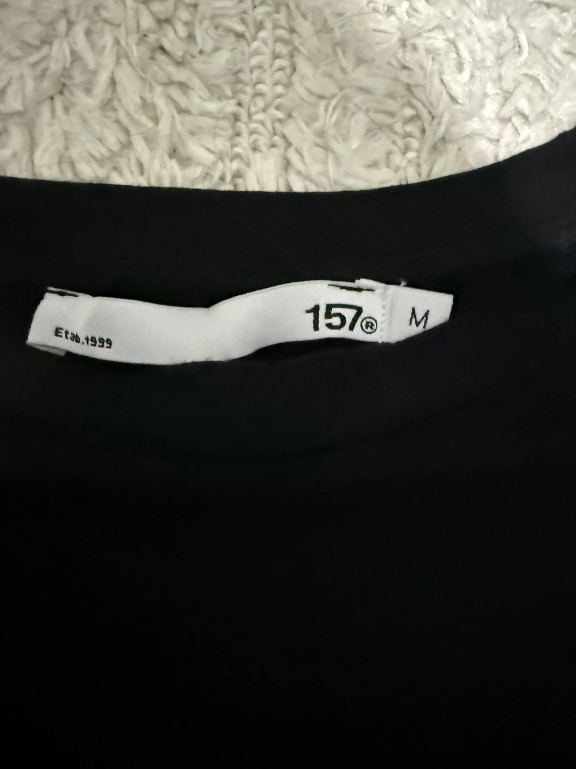 Svart croppad topp från 157