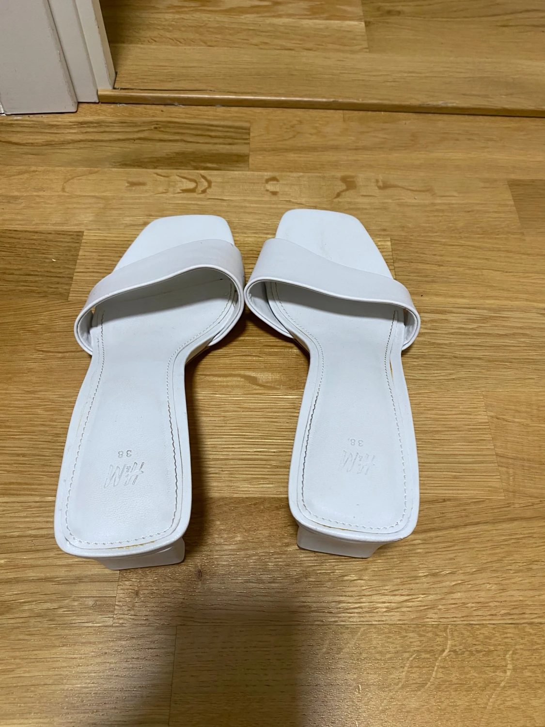 Vita klackade sandaler från H&M - 2