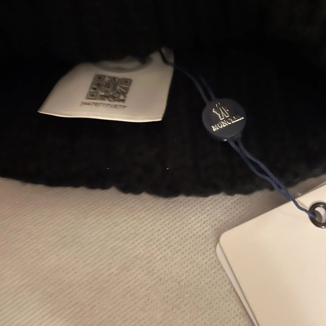 Moncler mössa tjej  - 2