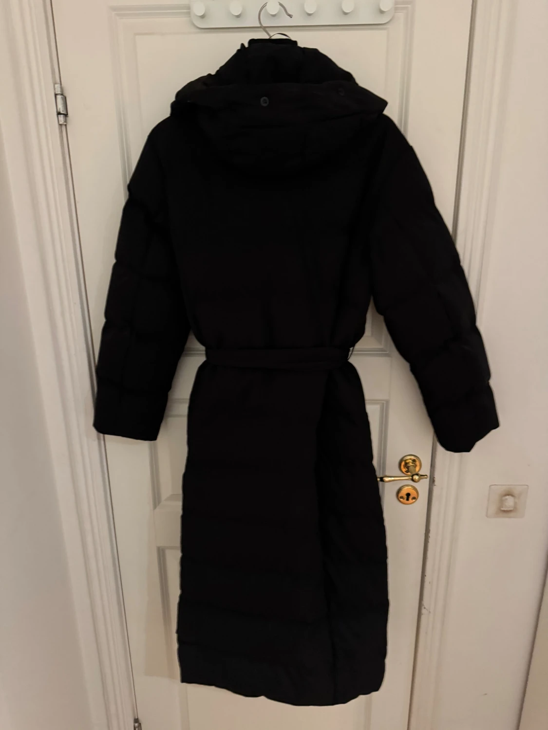 Svart lång pufferjacka med huva - 2