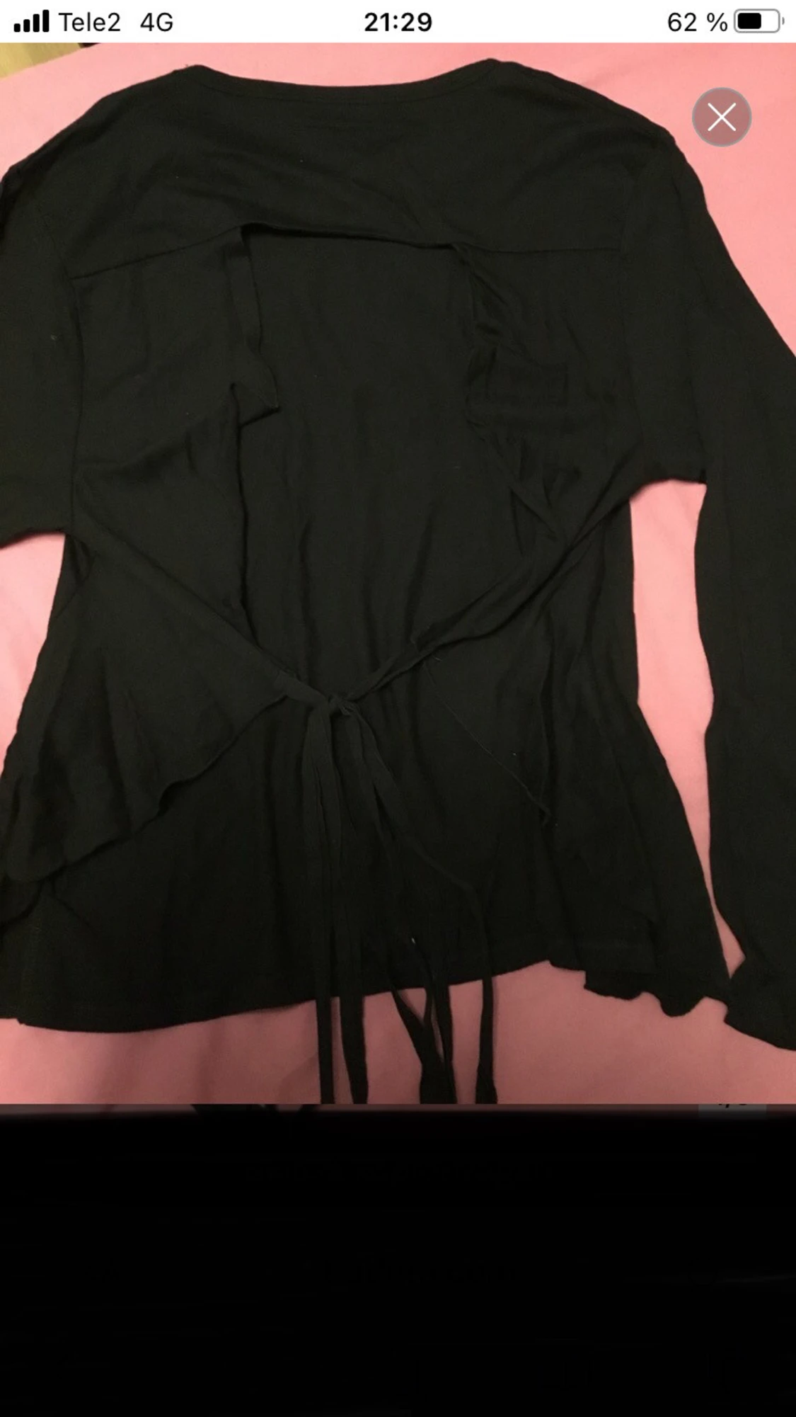 Svart långärmad topp med öppen rygg och knyt - 2