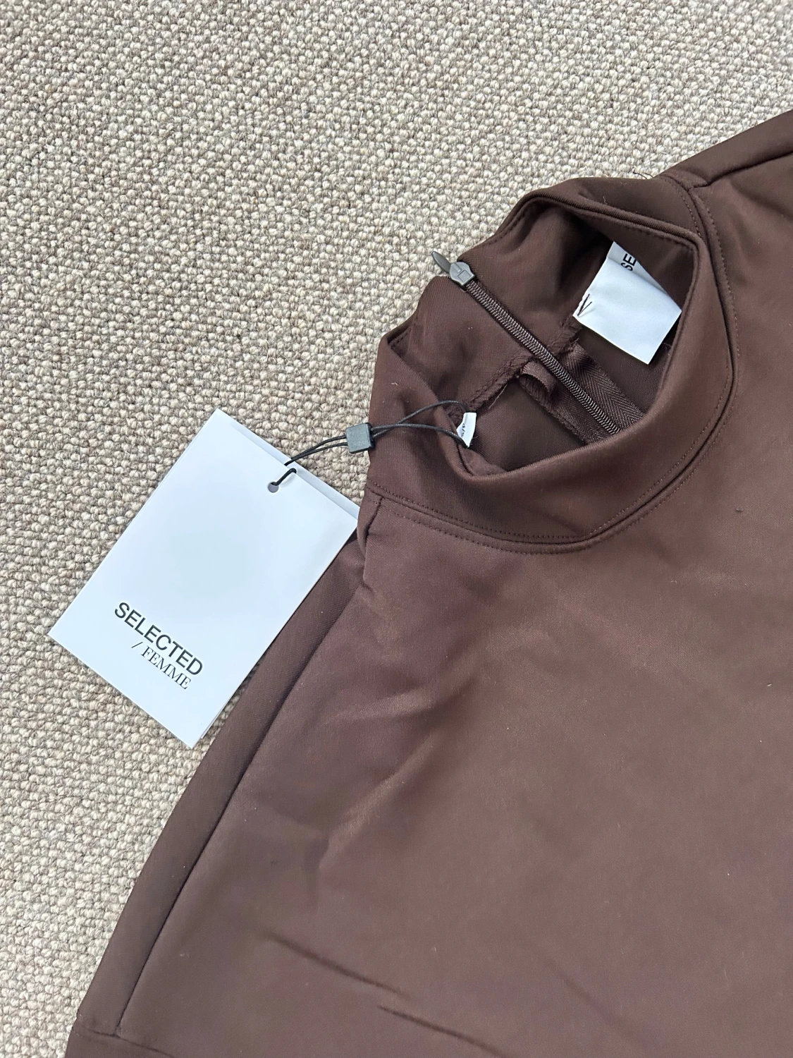 Brun långklänning med slits - 4