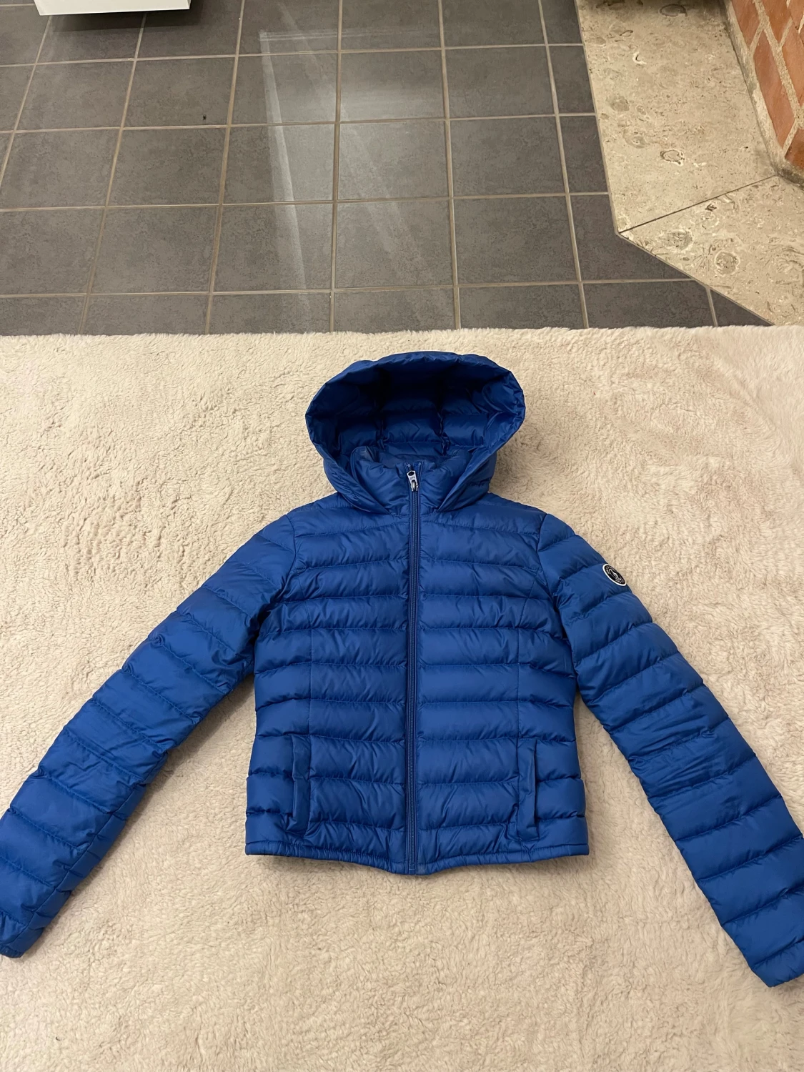 Blå pufferjacka med huva från Abercrombie & Fitch - 2