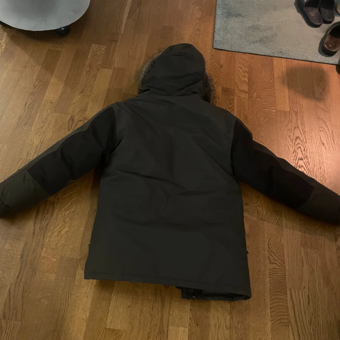 Mörkgrå dunjacka från Fjällräven - 1