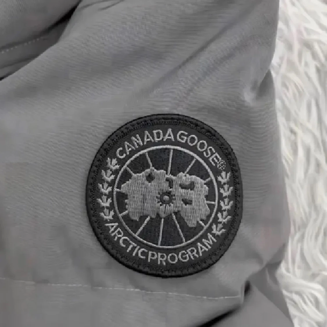 Grå dunjacka från Canada Goose - 2