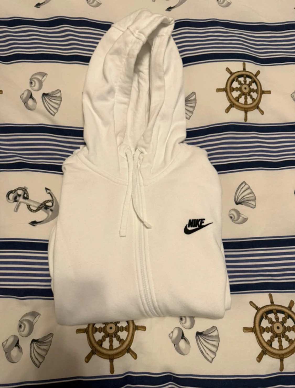 Vit hoodie från Nike med dragkedja