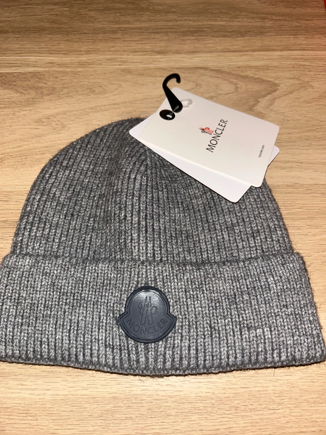 Grå ribbad Moncler mössa - 3