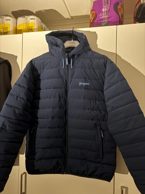 DIF jacka  - I nyskick, knappt använd! Säljes för att den ej passar mig. Storlek M 