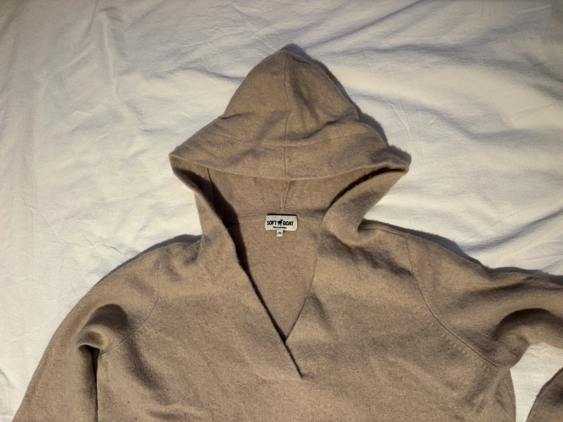 Beige hoodie från Soft Goat i kashmir - 2
