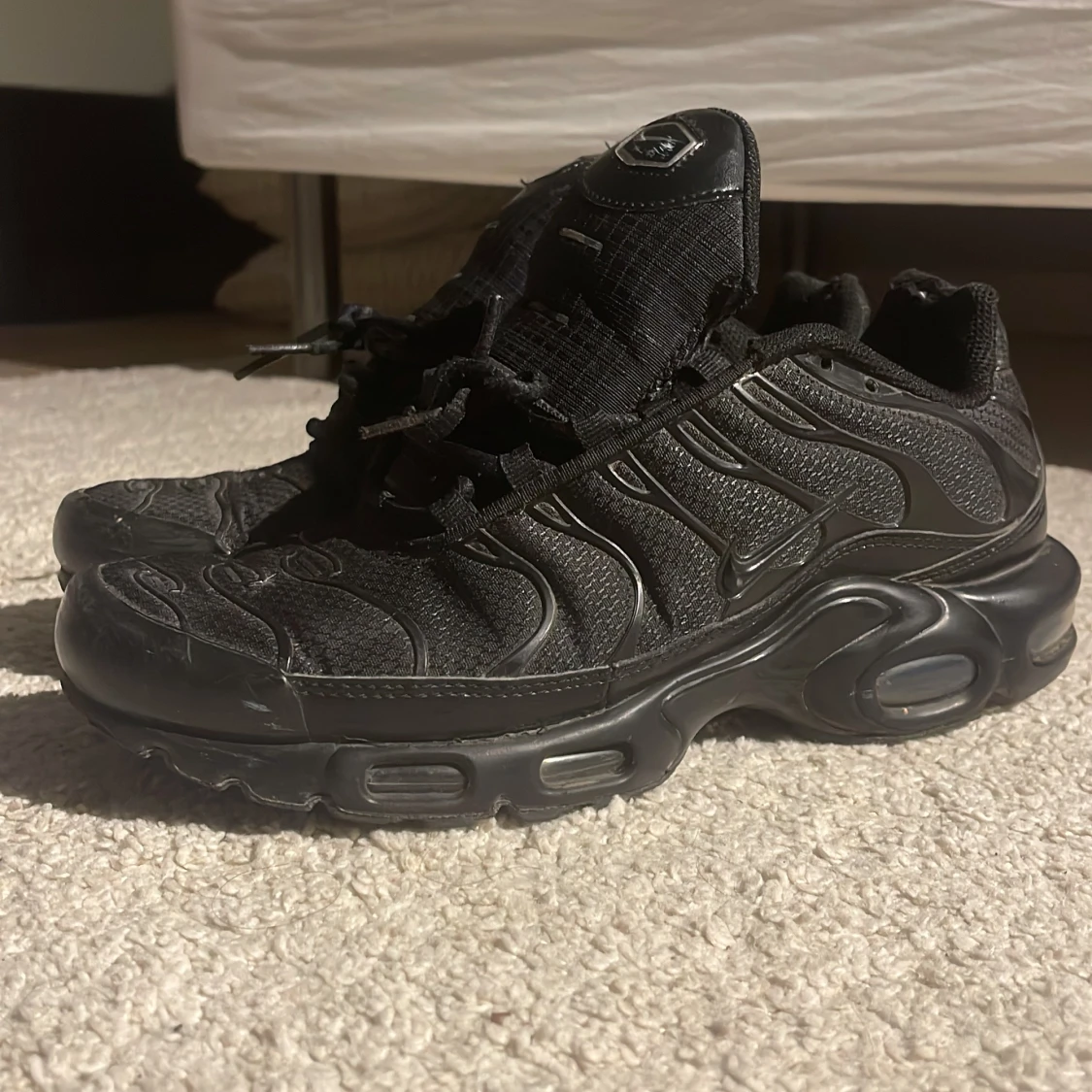 Nike Air Max Plus Tn helsvarta sneakers - 1