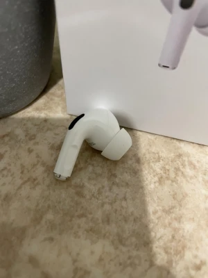 AlRPOD 1 PRO - AlRPOD PRO 1 generation wireless case charge MagSafe. Noise cancellation.