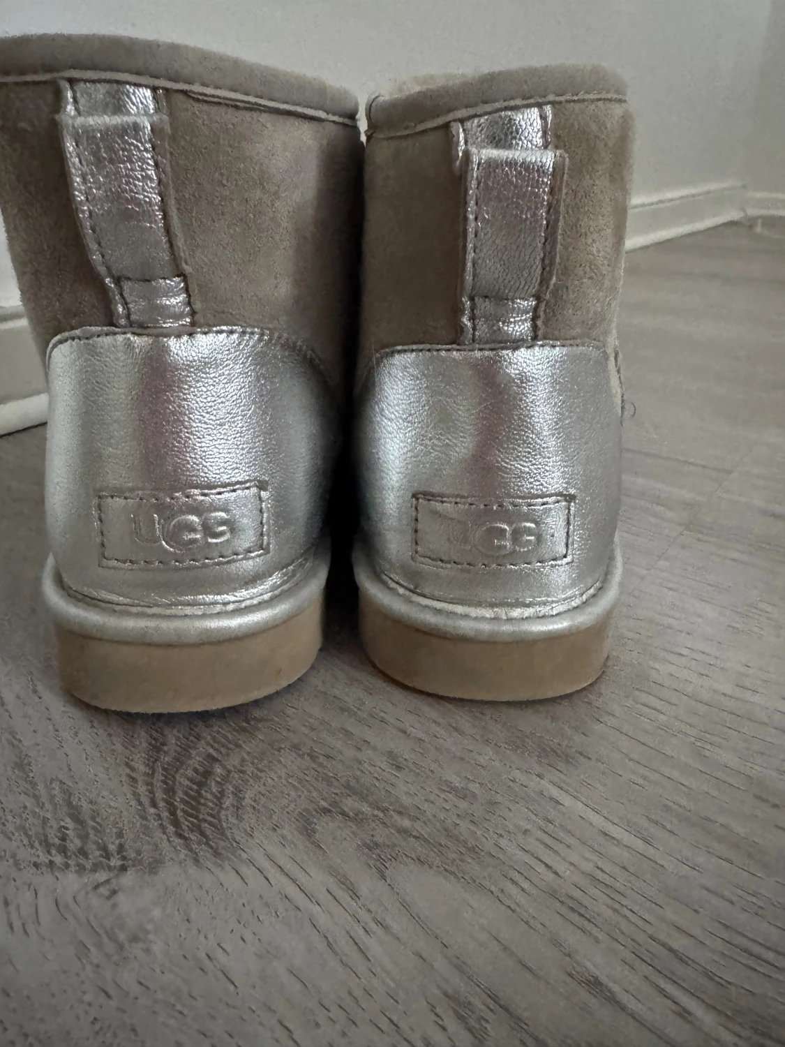 UGG boots med silverdetalj, storlek 39 - 1