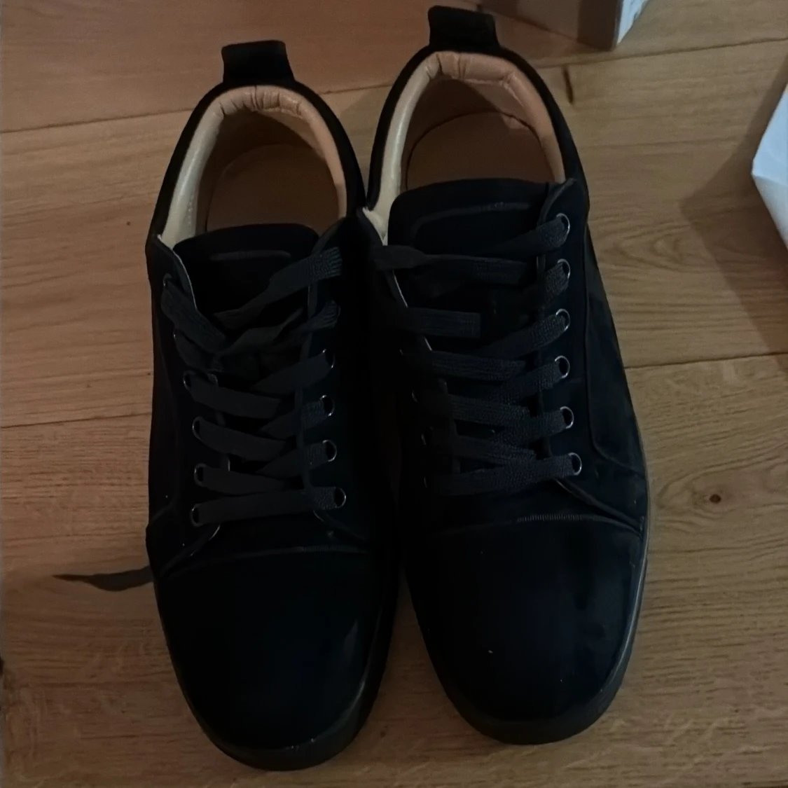 Svarta sneakers från Louboutin - 1