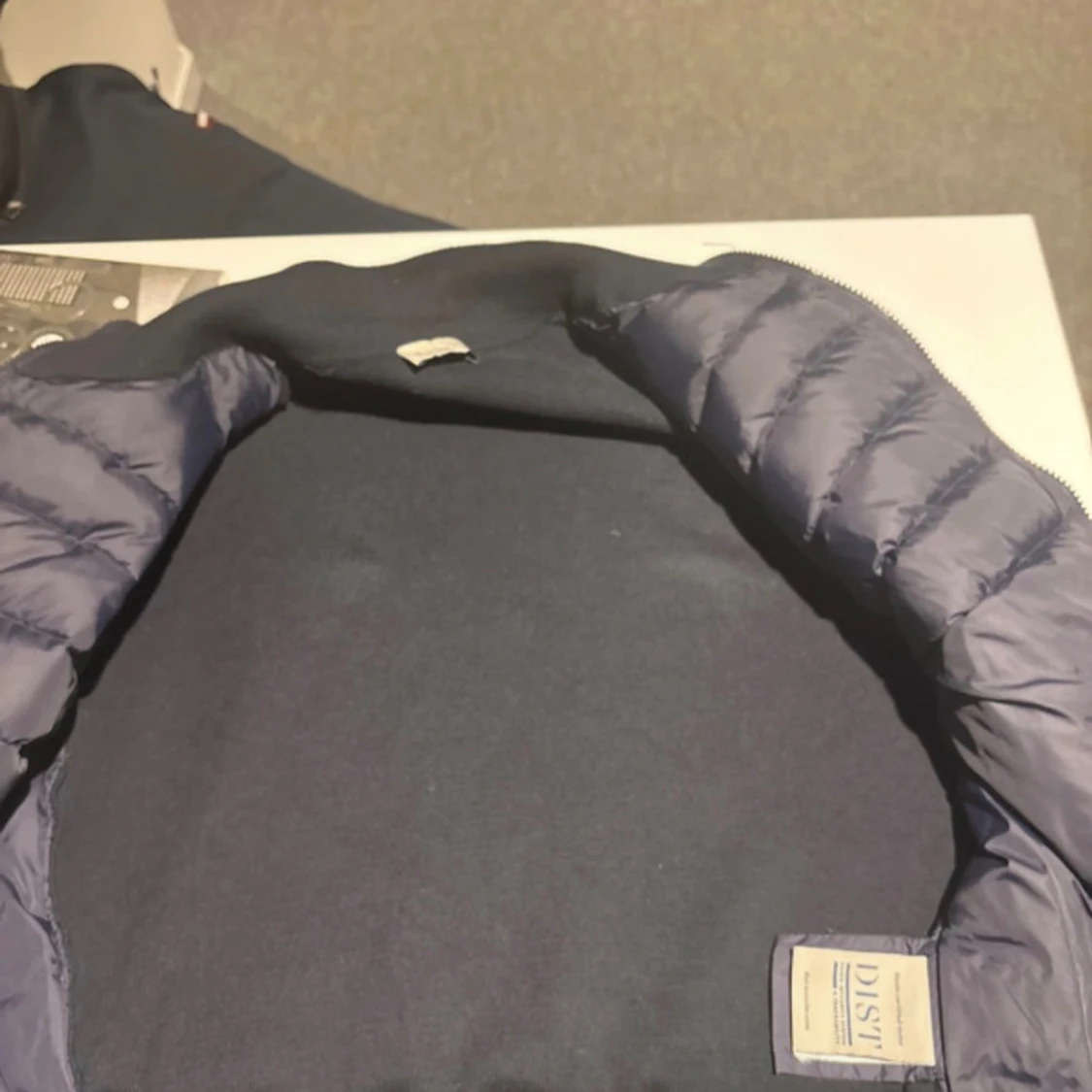 Mörkblå pufferjacka från Moncler - 1