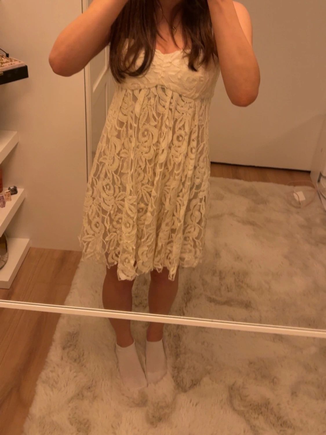 Vit/beigefärgad spetsklänning