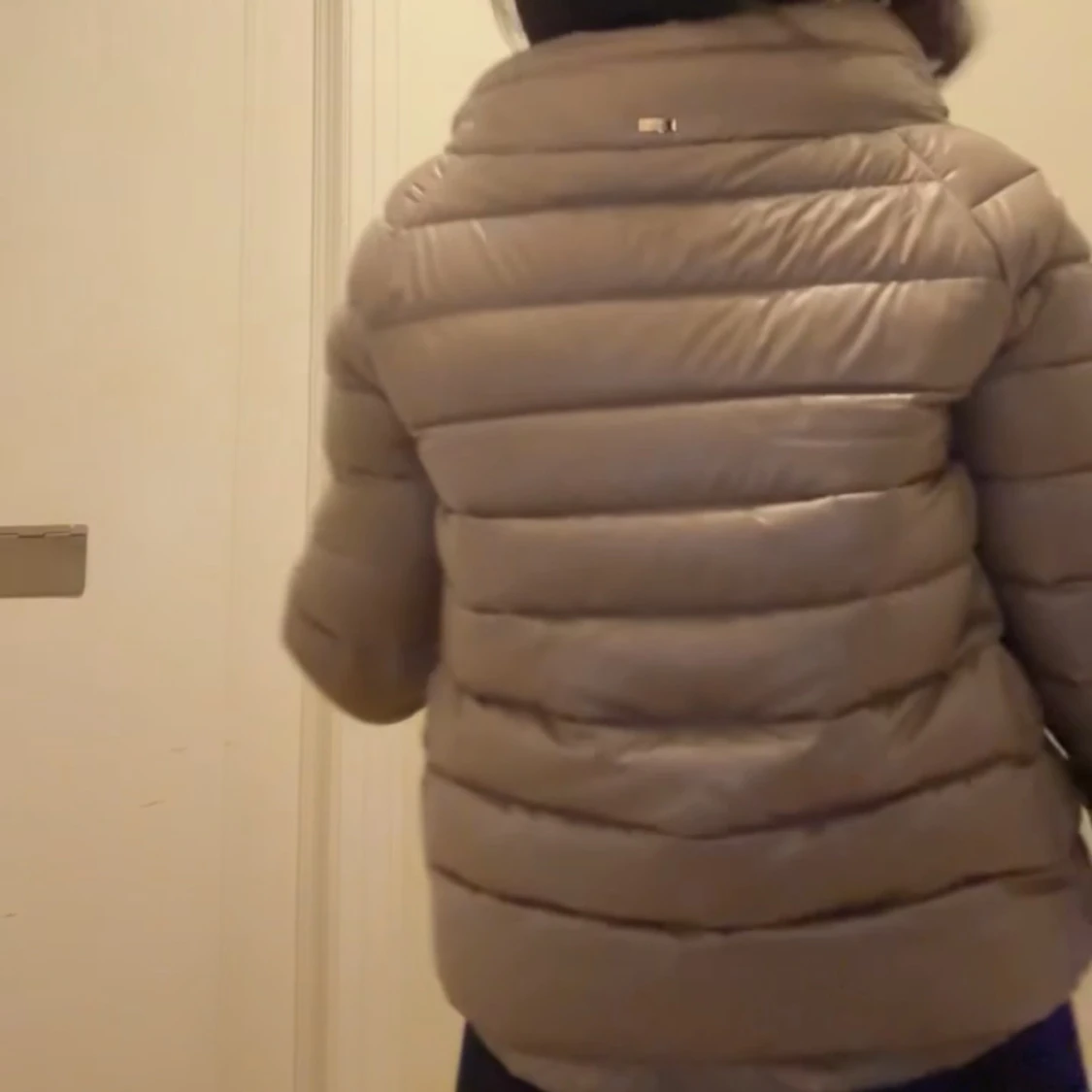 Beige pufferjacka med hög krage - 2