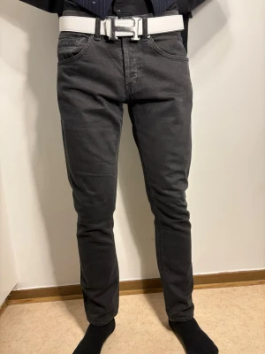 Svarta dondup jeans - Svarta dondup modell george