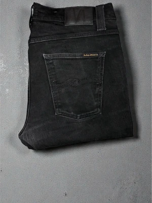 Nudie jeans W32 L30 - Säljer dessa extremt snygga nudie jeans då dem inte passar mig längre. Skick 9/10 pris går alltid att diskutera