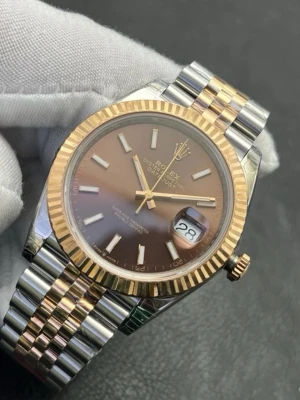 Rolex chocolate  - Jättefin Rolex klocka i brun/bronze färg. Allt på bild ingår vid köp. 