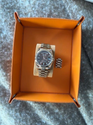 Seiko mod klocka  - Seiko mod klocka i rosé guld färg med brun dail. 