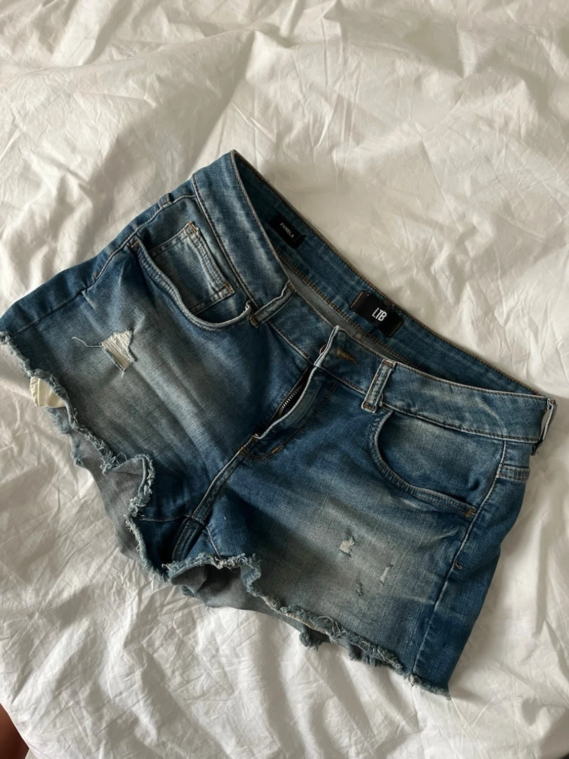 Lowwaist jeansshorts från LTB - 2