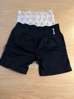 Dfyne shorts, different colors - Selling my DFYNE gym shorts, i bought them because i wanted to start the gym but i never did, now they are just taking space in my closet. Ask if you want to buy a specific one or if you want to buy more thsn one!