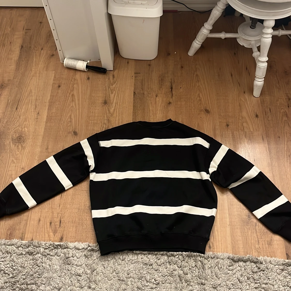 Randig svartvit tröja från H&M XS - 1