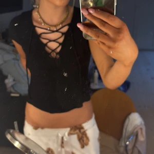 Snörad topp - Snörad topp från urban outfitters som inte kommer till användning💕