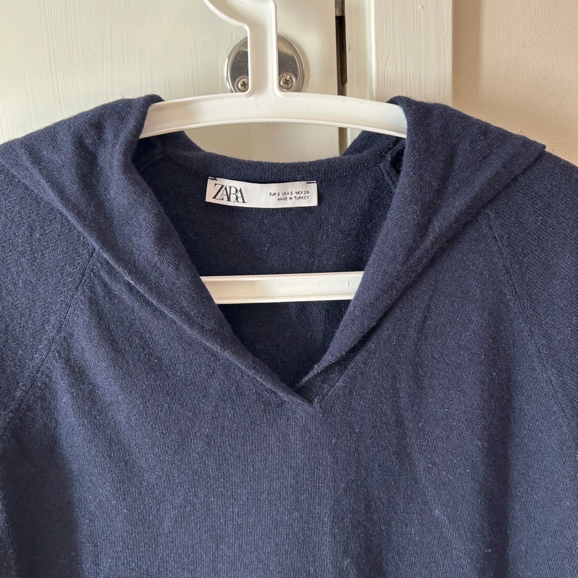 Mörkblå stickad  från Zara - 2