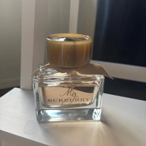Burberry My Burberry Eau de Parfum - Dam parfym från Burberry.  90 ml. Nypris ca 1000. Använd några fåtal gånger  