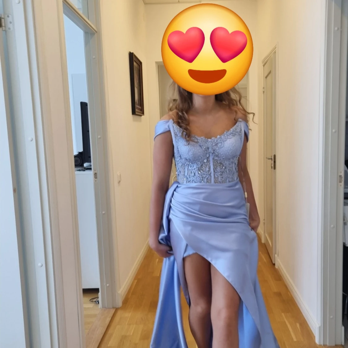 Ljusblå balklänning med spets - 1