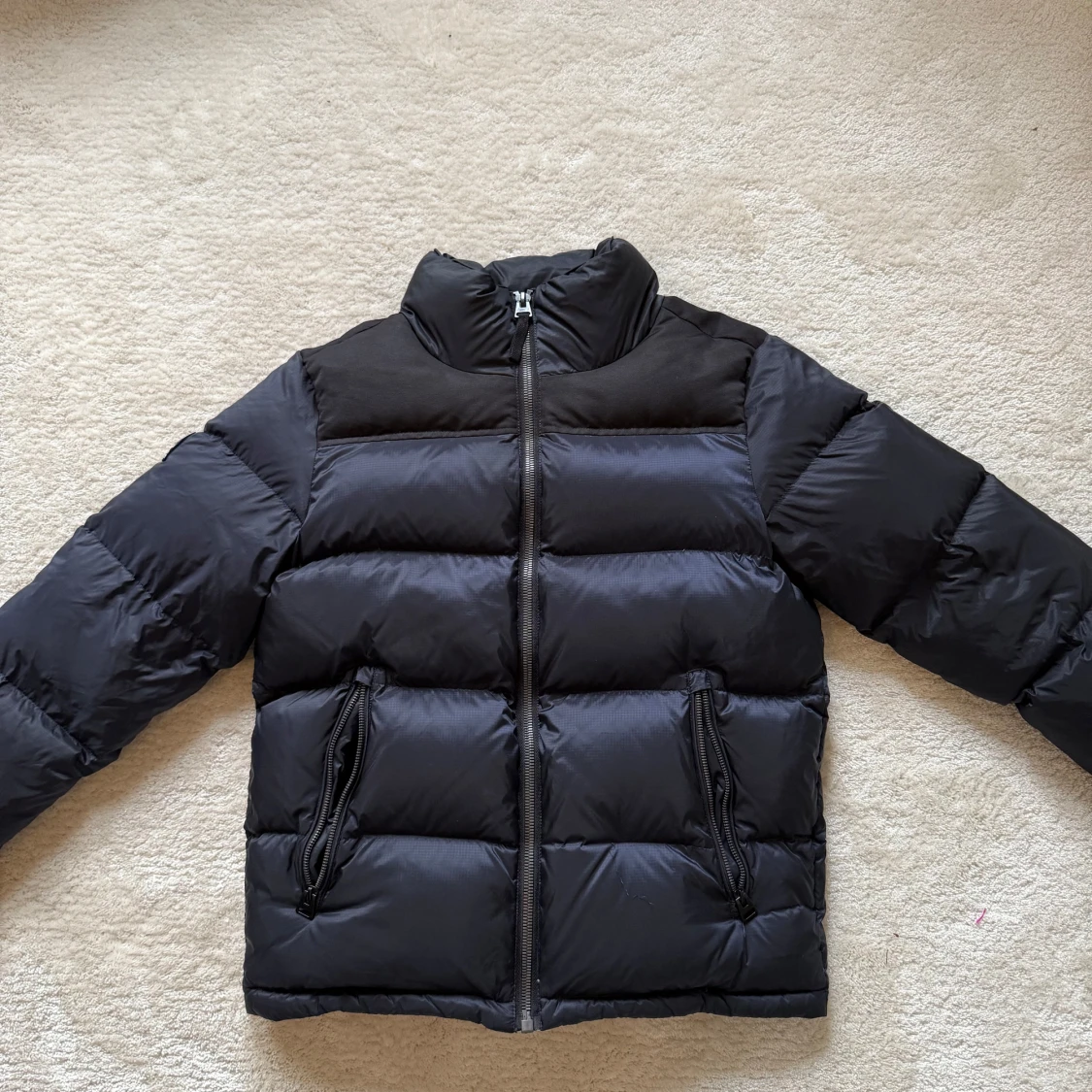 Svart pufferjacka från Superdry