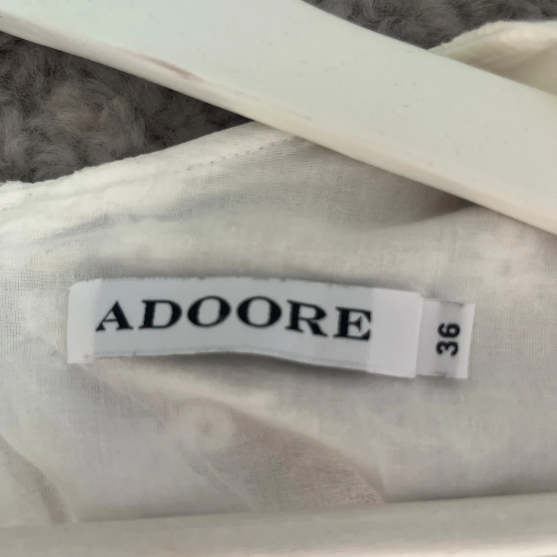 Vit blommig klänning från Adoore - 1