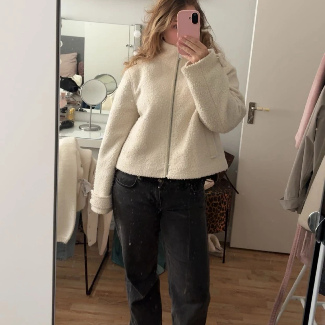 Beige teddyjacka med dragkedja