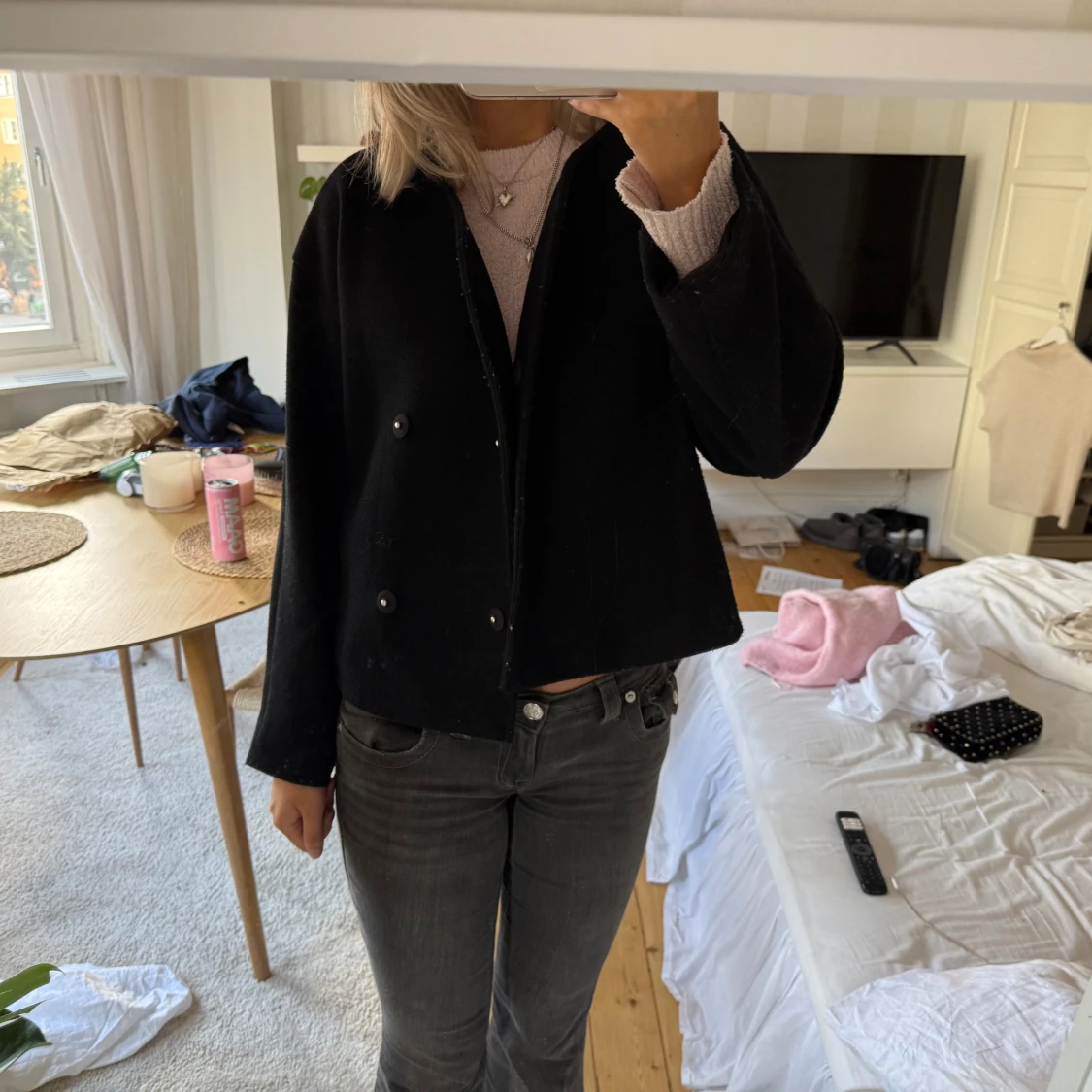 Svart kort kappa med knappar - 4