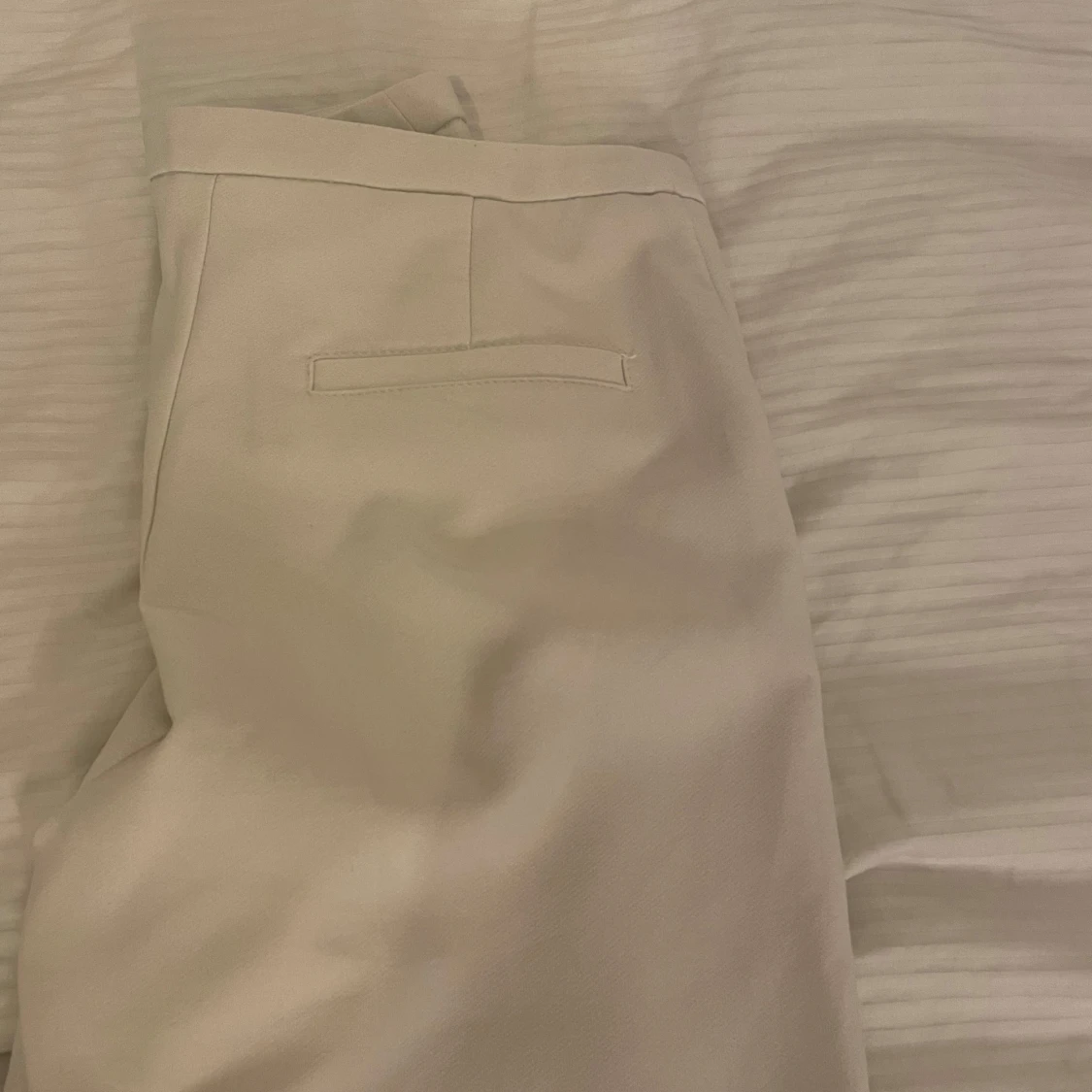 Beiga kostymbyxor från Gina Tricot XS - 3