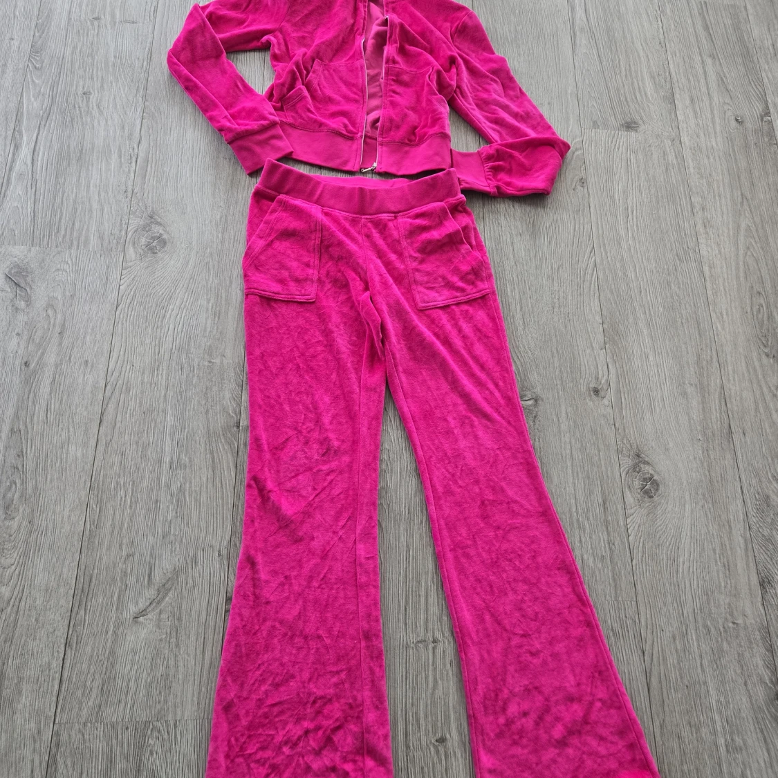 Rosa velour set från Juicy Couture