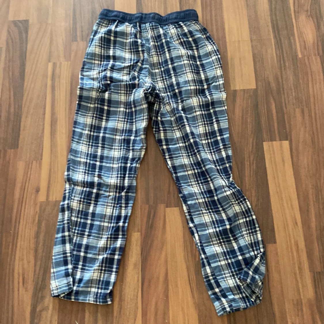 Blårutiga mjukisbyxor från Kappahl - 1