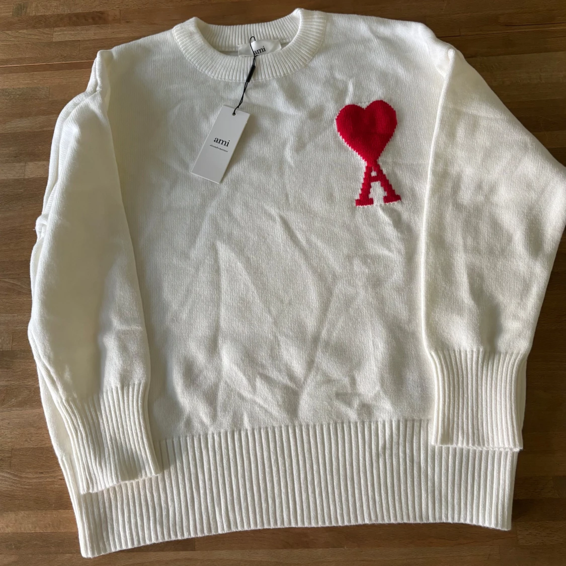 Vit stickad tröja från Ami