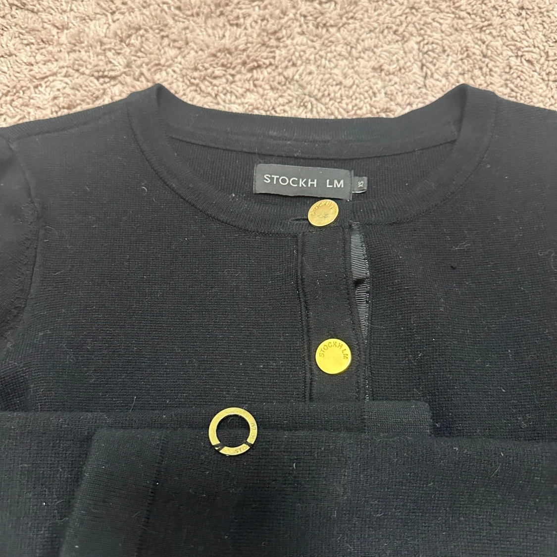 Svart kofta från Stockh LM med guldknappar - 1