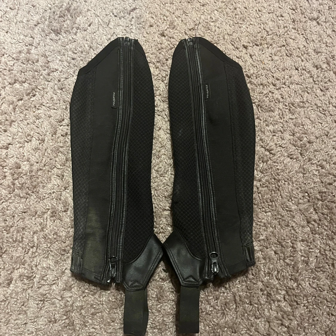 Svarta ridchaps från Fouganza