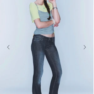 Cheap monday jeans mörkblå  - Snygga ljusblå jeans från Cheap Monday med bootcut passform och låg midja. Använda ca 2 gånger. Storlek 27/30 färg Star blue. Skriv för fler frågor/ bilder 🩷