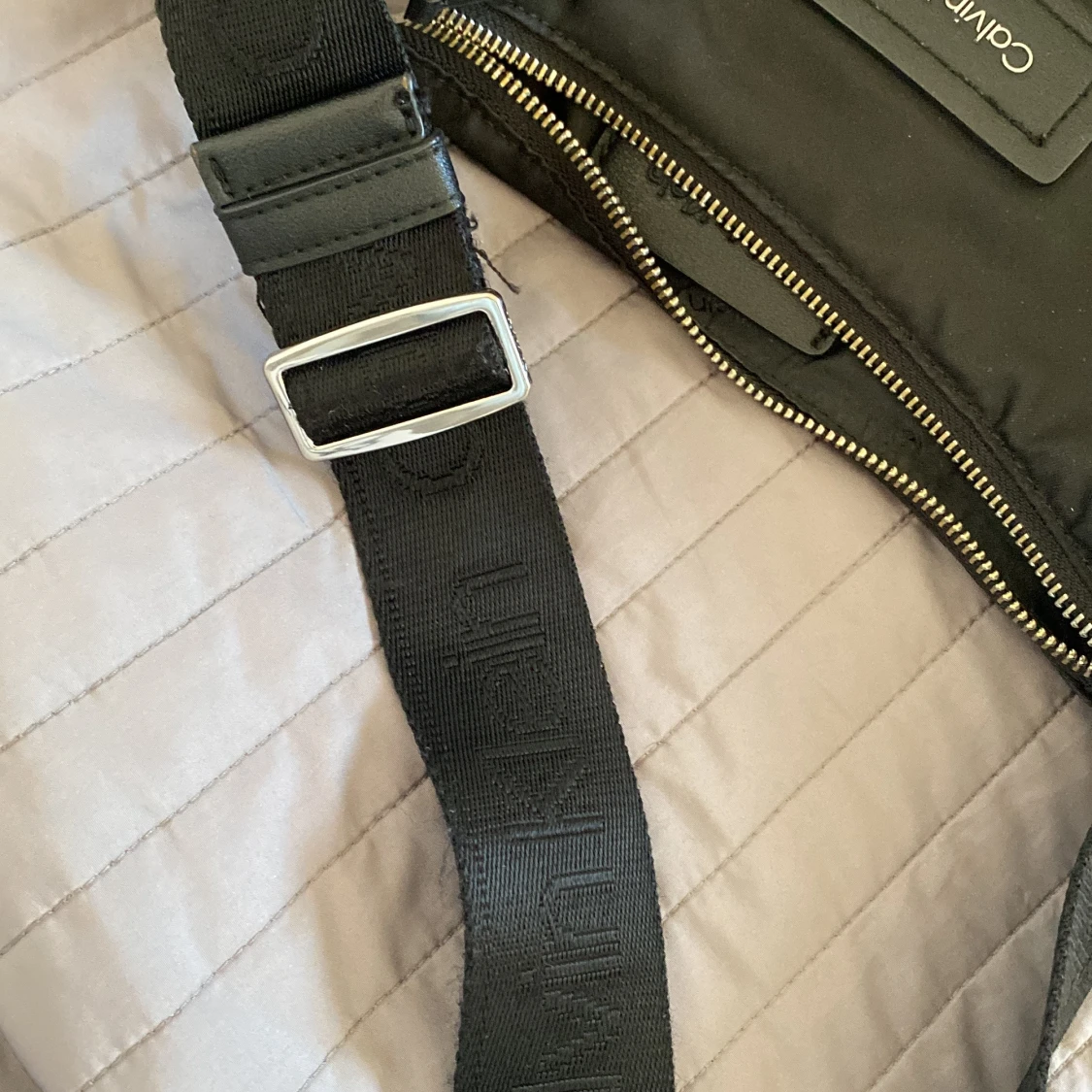 Svart axelväska från Calvin Klein - 2