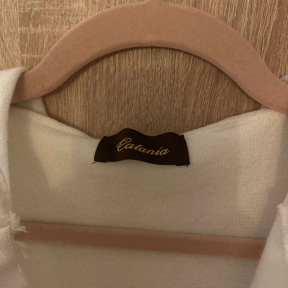 Vit croppad hoodie från Catania - 2