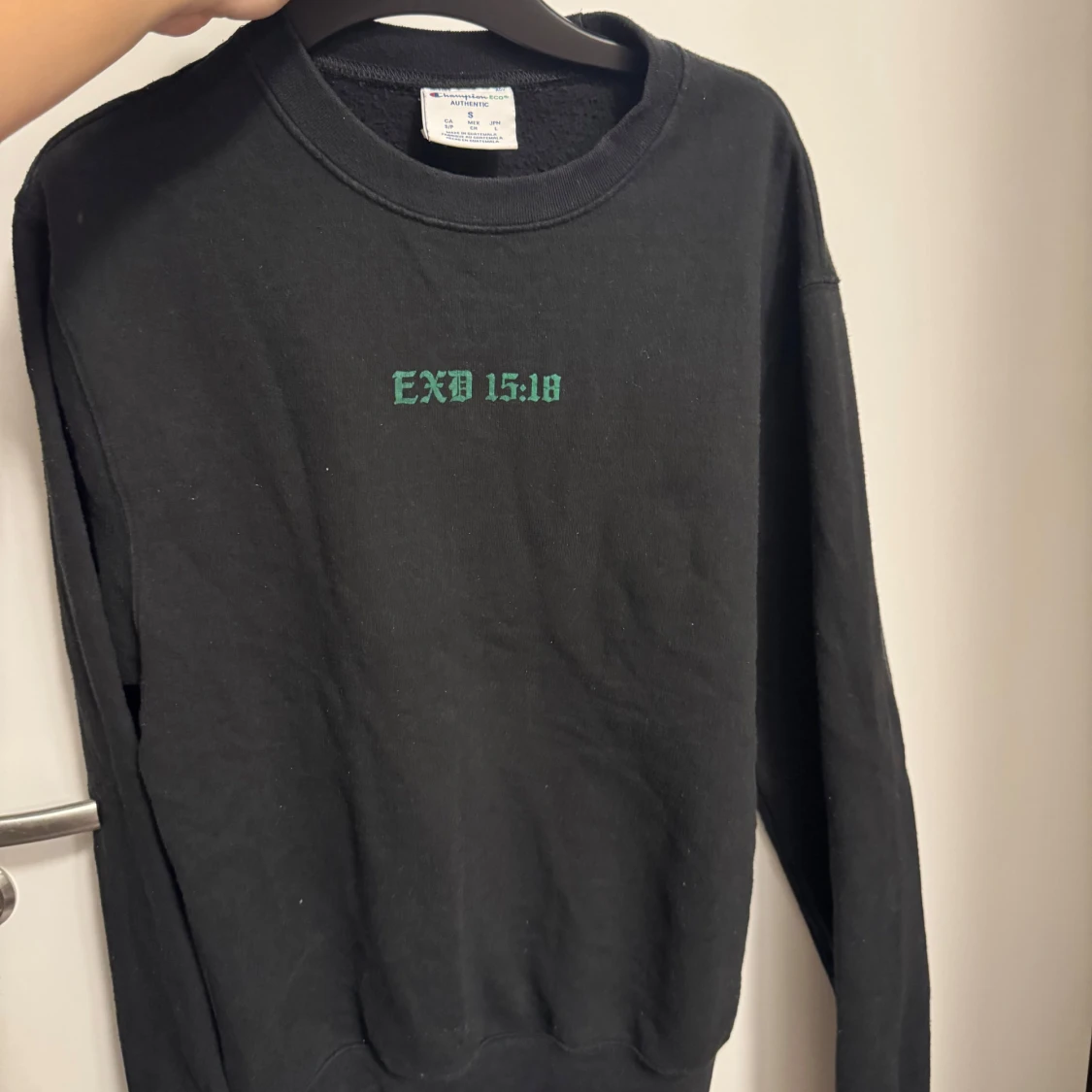 Svart sweatshirt från Champion S
