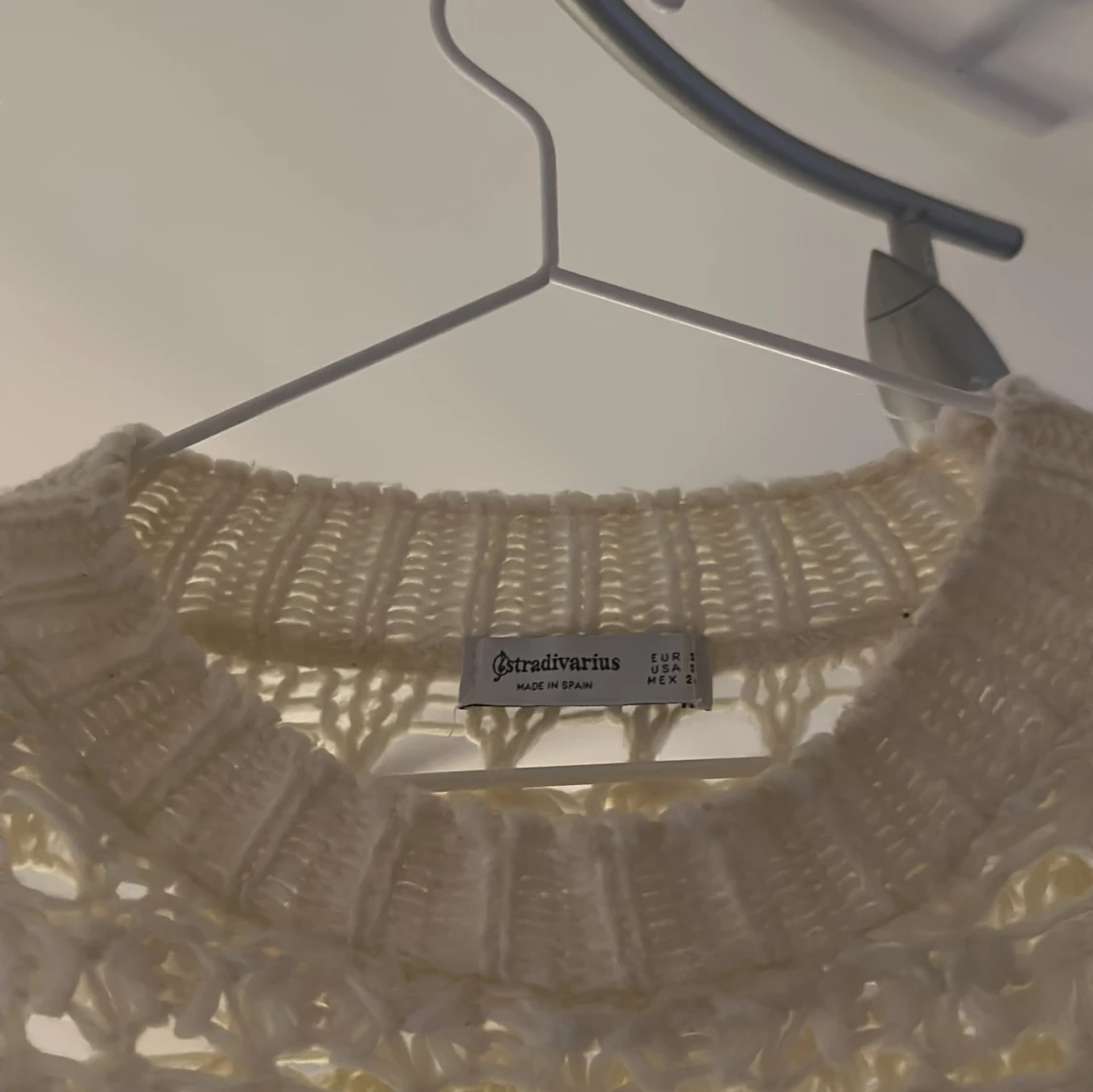 Vit stickad tröja från Stradivarius - 2