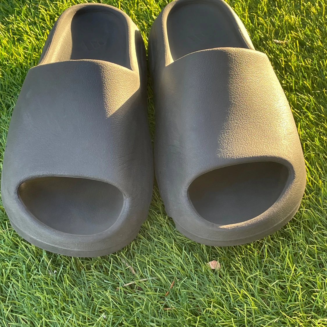 Adidas Yeezy Slides - 2