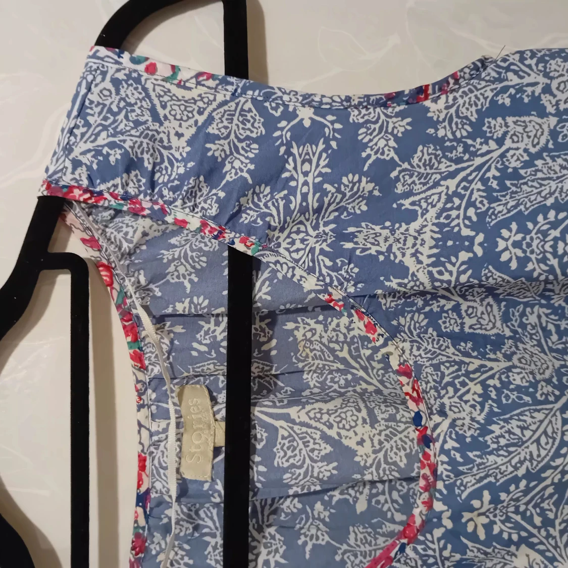 Blommig blå ärmlös klänning Stories - 2